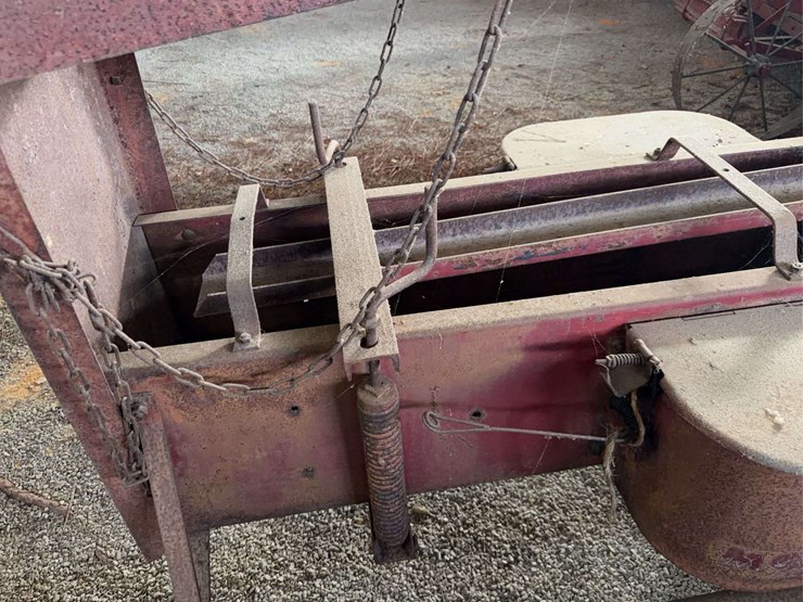 mccormick-56-t-square-baler-image-24