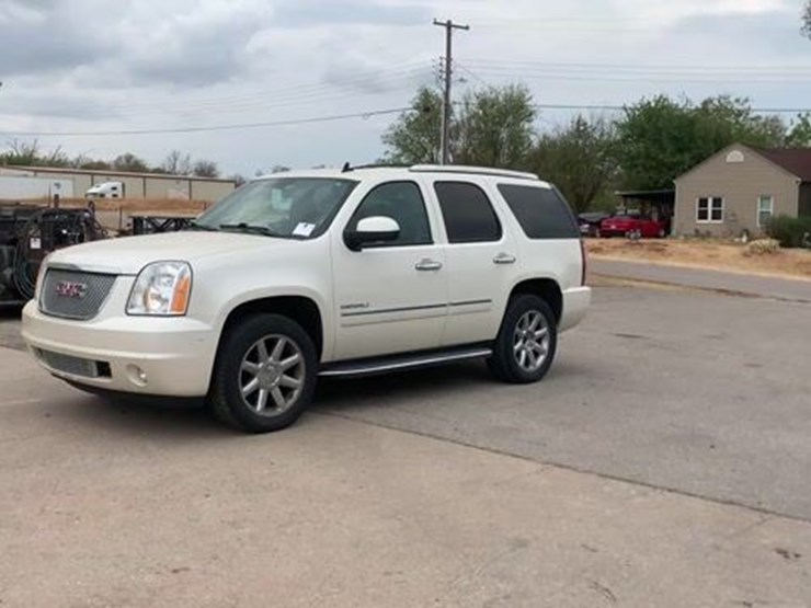 2014-gmc-denali-yukon-image-13