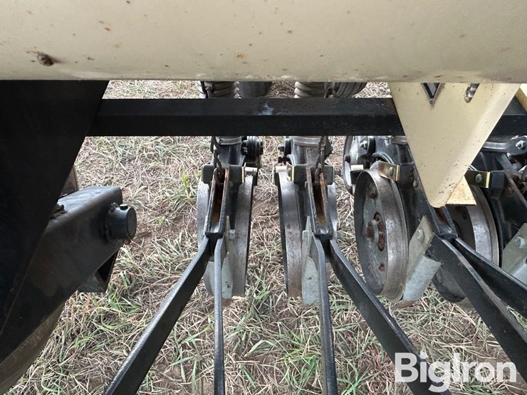 truax-flxii-812rt-drill-seeder-image-17