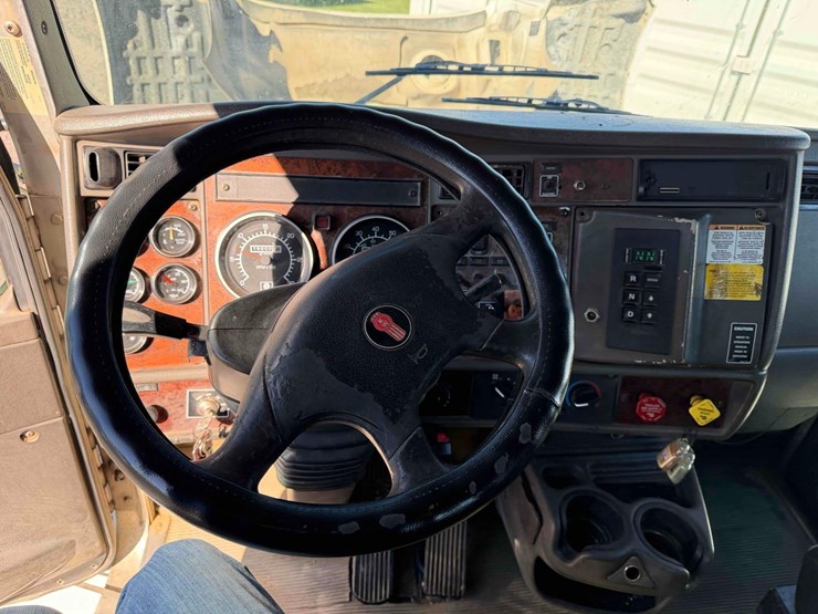 2009-kenworth-t370-tandem-axle-hook-truck-image-29