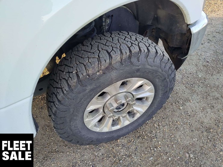 non-operable-2022-ford-f-350-super-duty-4x4-xlt-4dr-crew-cab-8-ft.-lb-srw-image-25