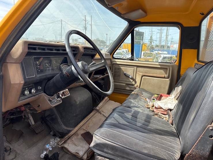 #64-•-1989-ford-ft900-crn-ford-ft900-crn-image-16