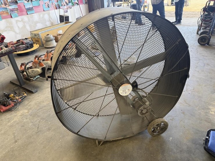 county-line-48"-shop-fan-image-2