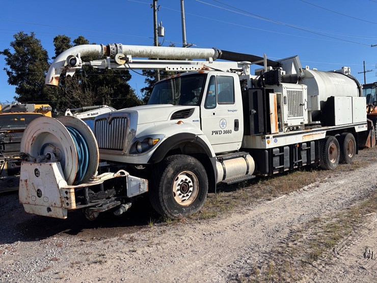 #5-•-2012-international-workstar-7400-vac-con-vacuum-truck-image-1