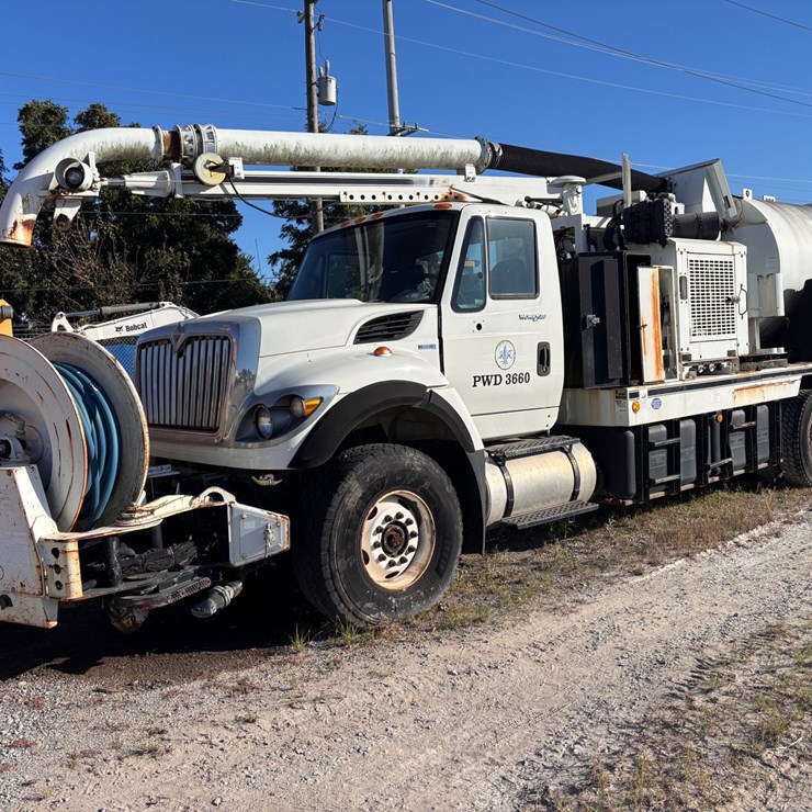 #5 • 2012 International WorkStar 7400 Vac-Con Vacuum Truck