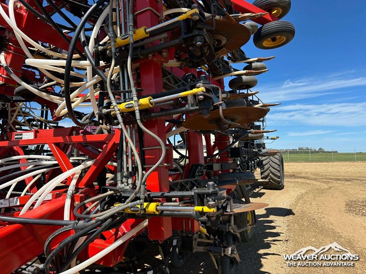 2011-bourgault-3310-55-55-ft.-seeder-image-24