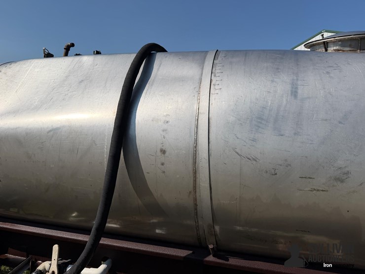 1,050-gal-stainless-steel-t/a-nurse-tank-image-18