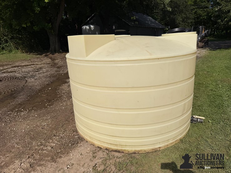 1,300-gal-poly-tank-image-5