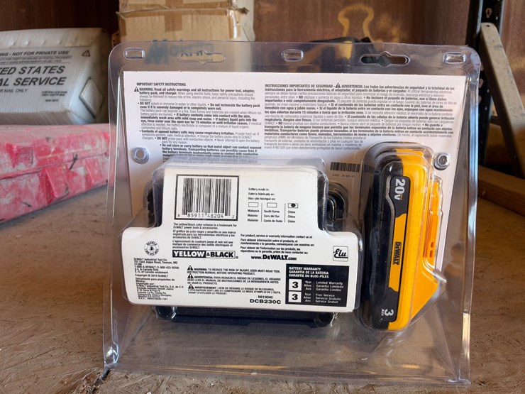 #1160-•-dewalt-lithium-ion-compact-battery-and-charger-image-2