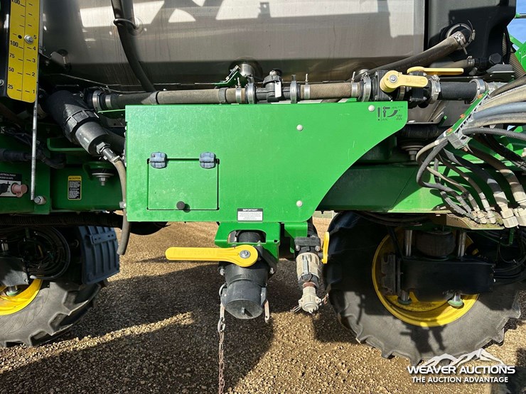 2014-john-deere-r4030-4x4-high-clearance-self-propelled-sprayer-image-37