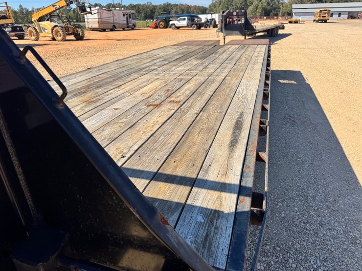 #9030-•-2022-east-texas-trailers-25’-gooseneck-flatbed-image-4