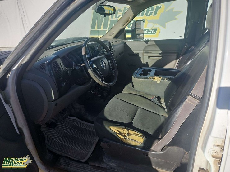 2014-chevrolet-silverado-3500hd-cc-4x4-s/a-deck-truck-image-12
