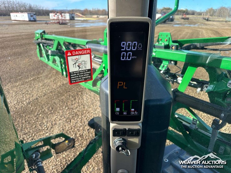 2014-john-deere-r4030-4x4-high-clearance-self-propelled-sprayer-image-25