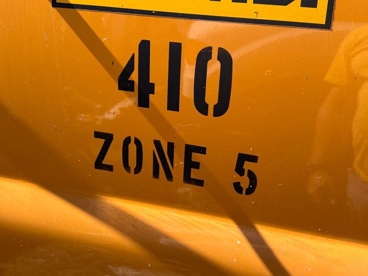 #37-•-2010-ford-f-750-super-duty-utility-truck-with-auto-crane-image-23