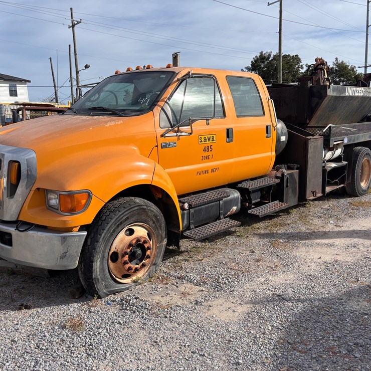 #49 • Ford F-750 Super Duty Unitized Asphalt Patcher Truck
