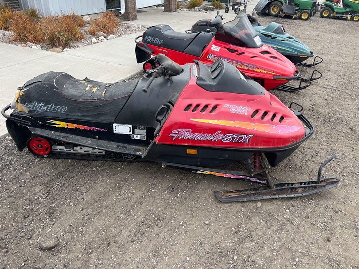 1993-ski-doo-380-snowmobile-image-4