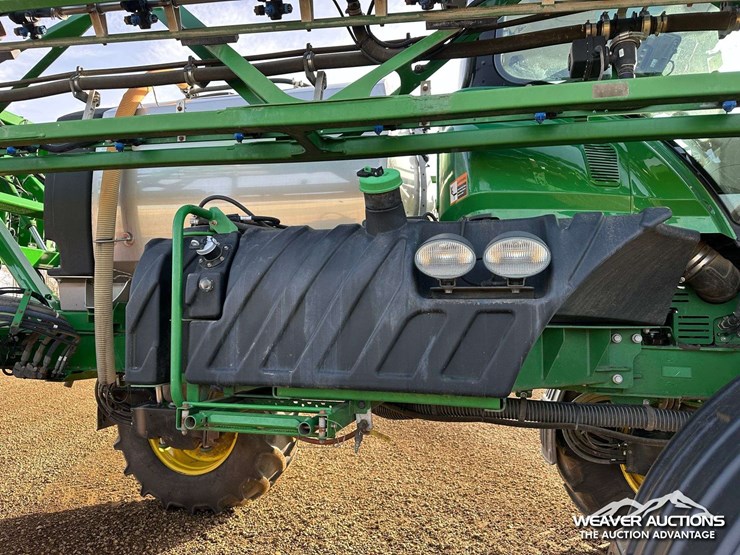 2014-john-deere-r4030-4x4-high-clearance-self-propelled-sprayer-image-44