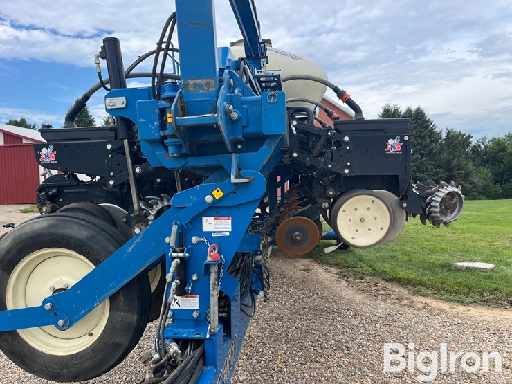 2014-kinze-3660-16r30/31r15-planter-image-11