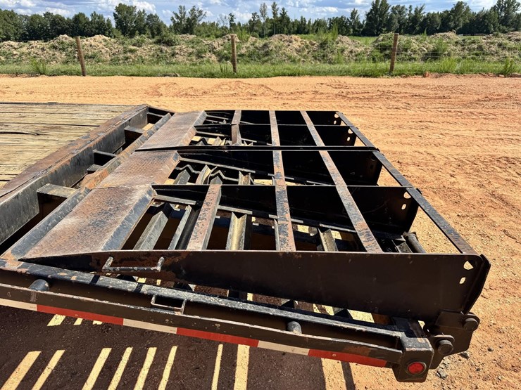 #270-•-2017-red-rhino-32'-gooseneck-flatbed-image-5