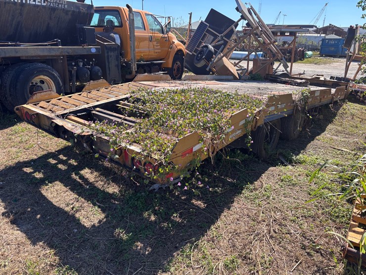 #30-•-eager-beaver-flatbed-equipment-trailer-image-4