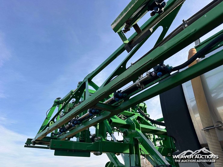 2014-john-deere-r4030-4x4-high-clearance-self-propelled-sprayer-image-65