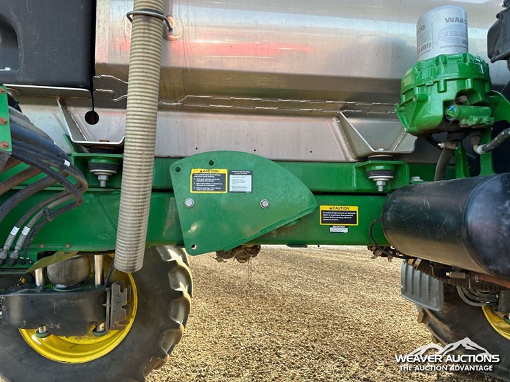 2014-john-deere-r4030-4x4-high-clearance-self-propelled-sprayer-image-42