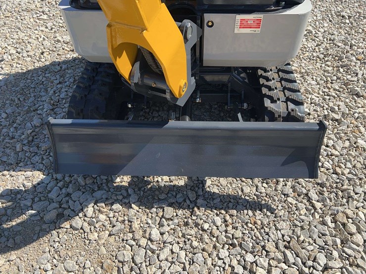 me20-mini-excavator-image-7