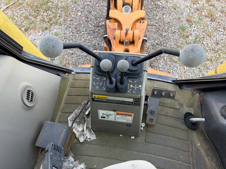 #79-•-2010-case-590sm-backhoe-image-16