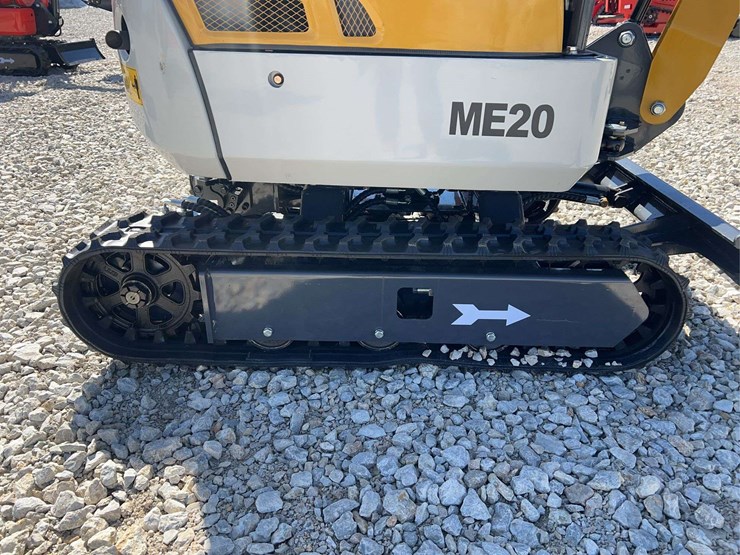 me20-mini-excavator-image-11