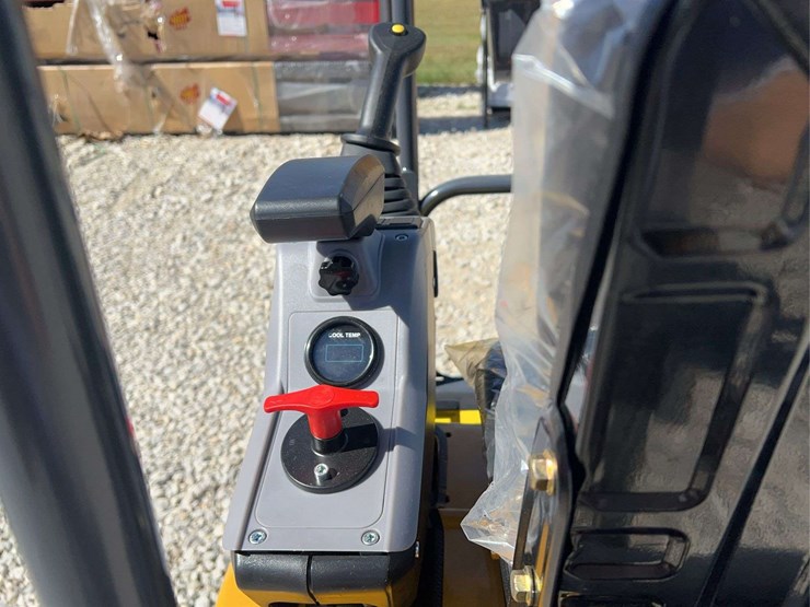 me20-mini-excavator-image-19