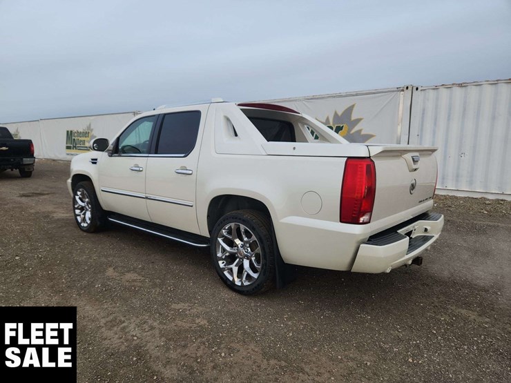 2007-cadillac-escalade-ext-awd-4dr-crew-cab-5.8-ft-box-image-3