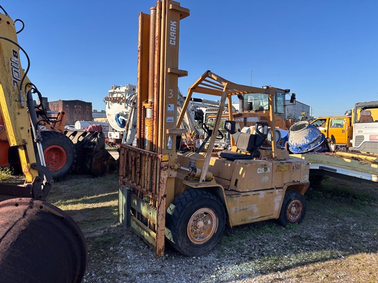 #3-•-clark-c500-ys100-lp-propane-industrial-forklift-image-1