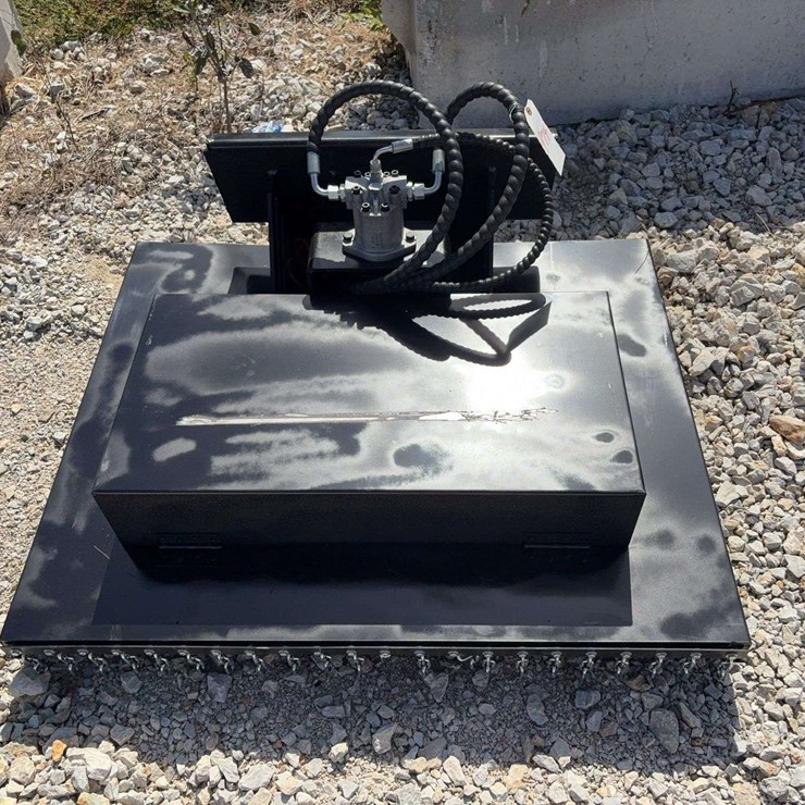 Mini Skid Steer Black Hydraulic Brush Cutter Attachment with Hoses