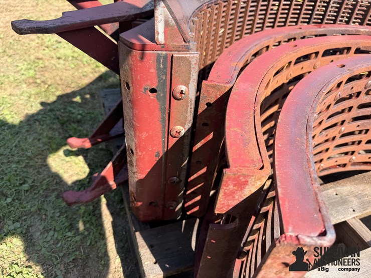 case-ih-88-series-combine-wheat-concaves-image-16