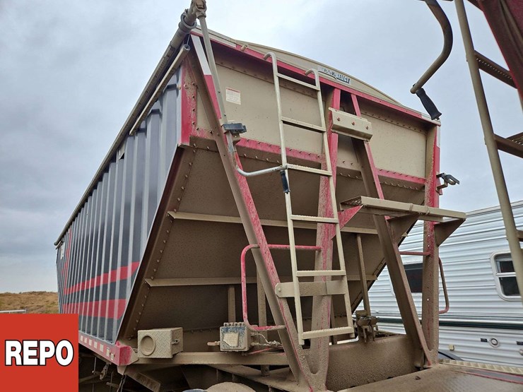 2024-doepker-grain-super-b-bulk-trailer-image-13