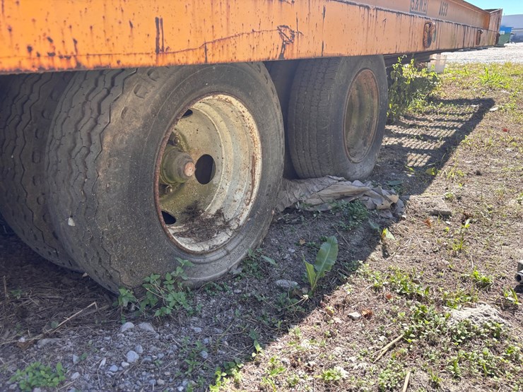 #31-•-tandem-axle-equipment-trailer-image-7