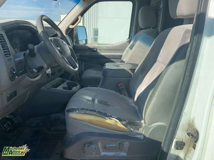 2012-nissan-nv-cargo-van-image-16