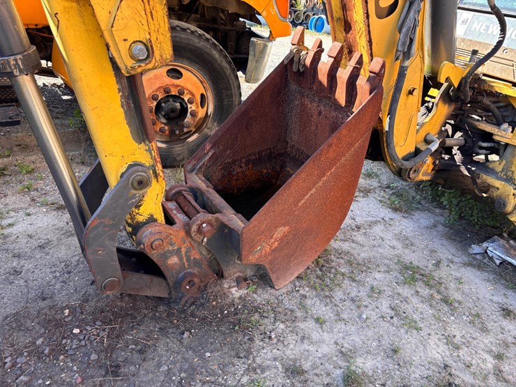 #18-•-new-holland-b110c-backhoe-loader-image-5