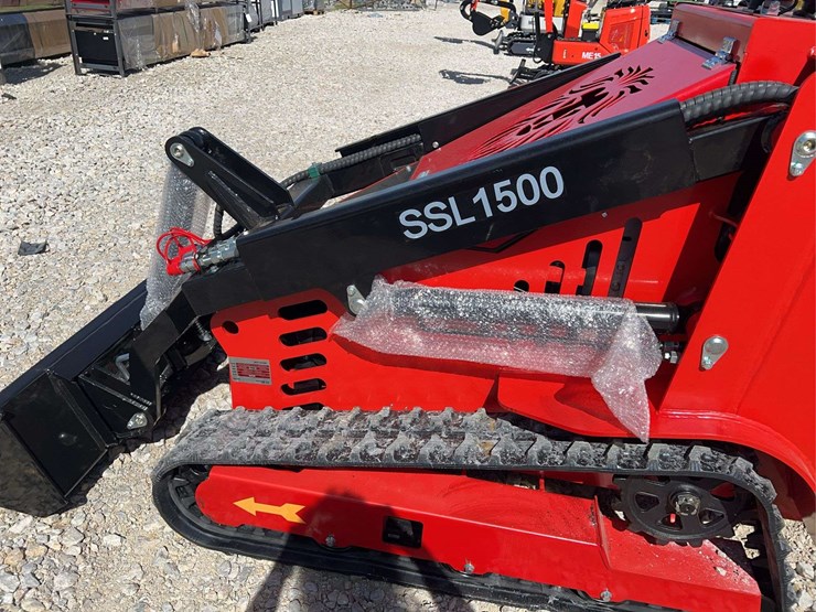 ssl1500-skid-steer-loader-image-13