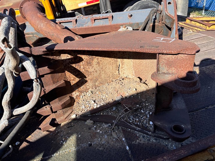 #14-•-24"-excavator-bucket-image-2