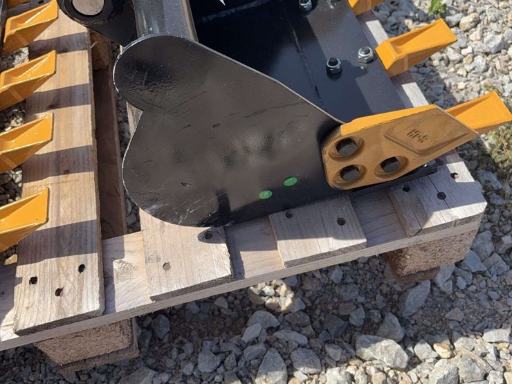 mini-excavator-bucket-with-teeth-image-3
