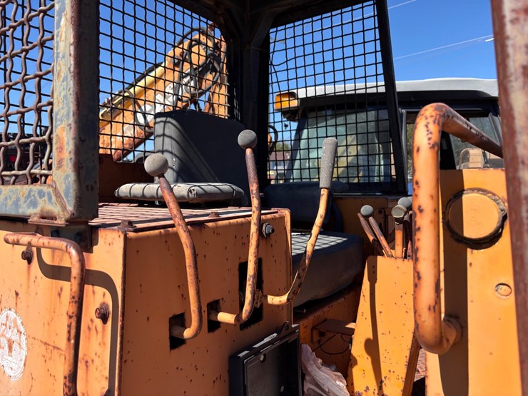 #39-•-case-115-crawler-loader-with-front-bucket-image-14