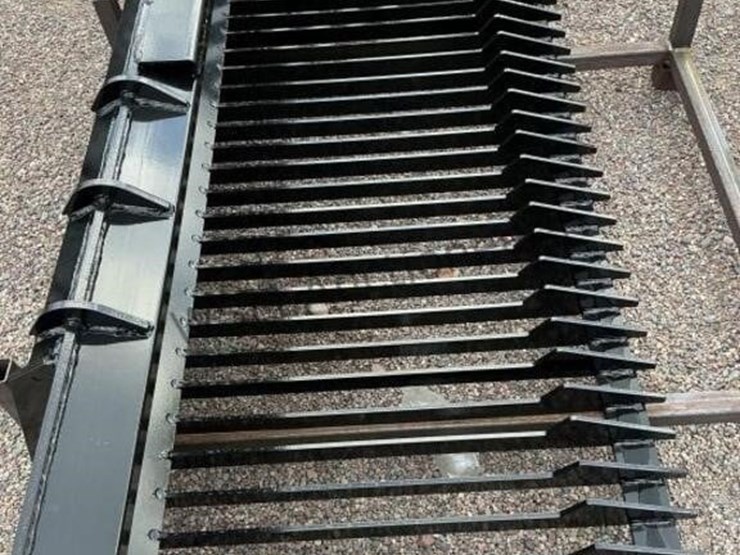 2026-giyi-66in-rock-bucket-for-skid-steer-image-5