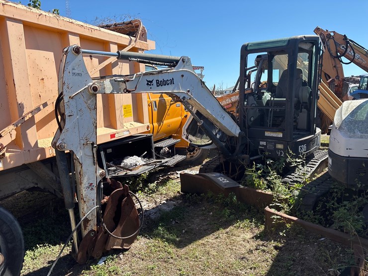 #42-•-2009-bobcat-e35-mini-excavator-image-1