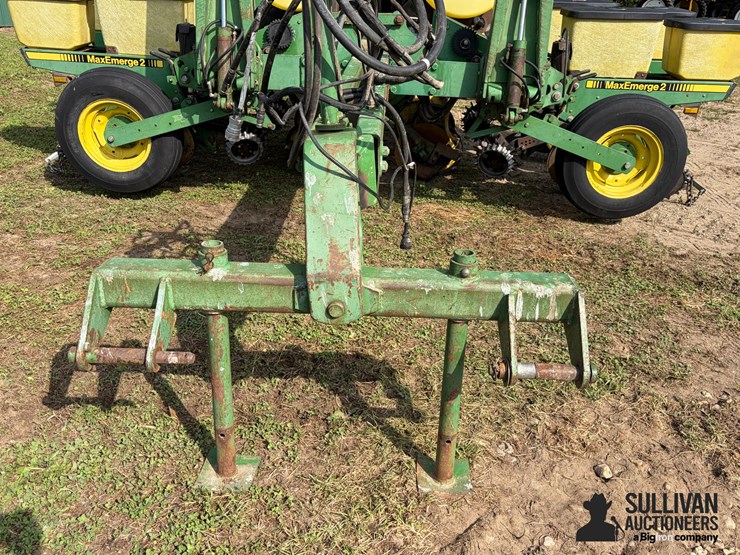 john-deere-7200-maxemerge-8r36"-corn-planter-image-9