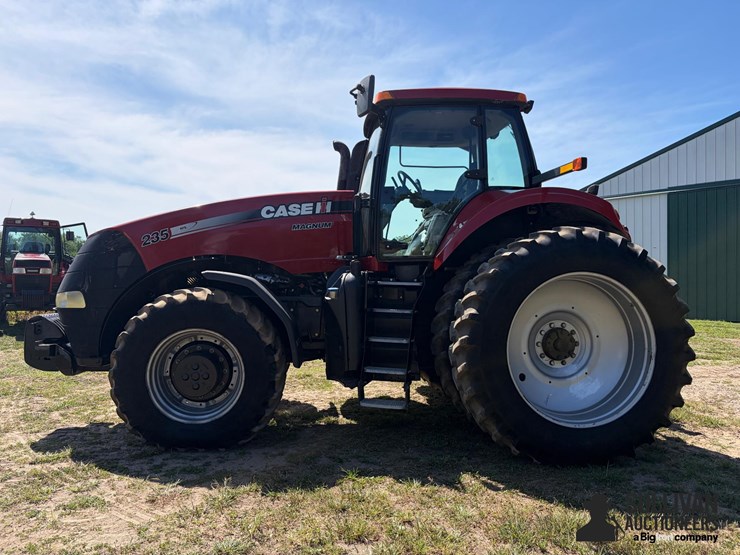 2011-case-ih-afs-magnum-235-mfwd-tractor-image-8