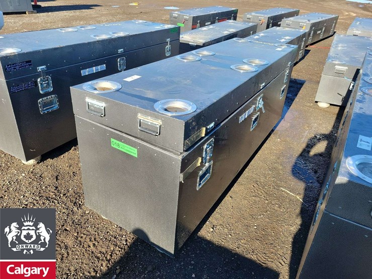 metal-locking-case-94"x28"x33-lh19x35-harness,-weather-cap,-vinyl-walls-image-9