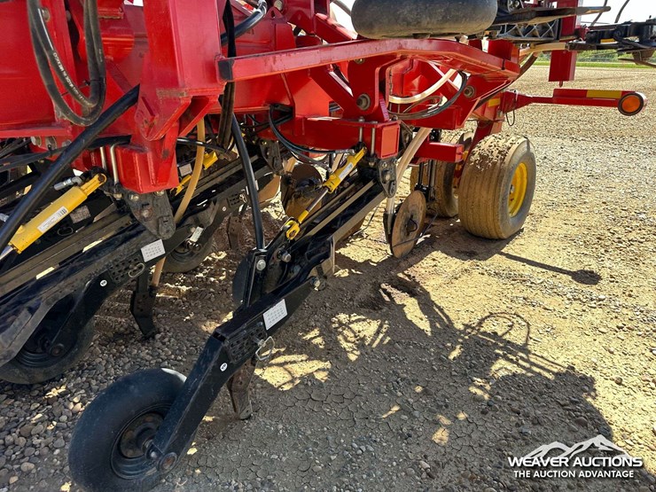 2011-bourgault-3310-55-55-ft.-seeder-image-41