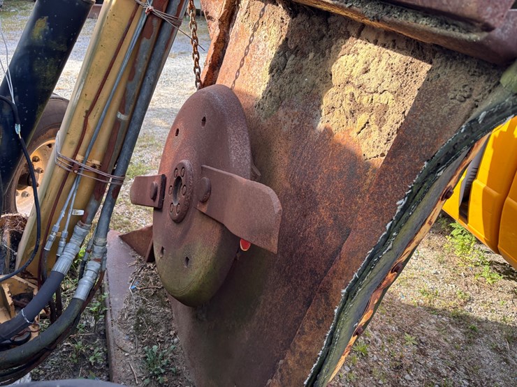 #48-•-new-holland-tractor-with-tiger-boom-mower-attachment-image-8