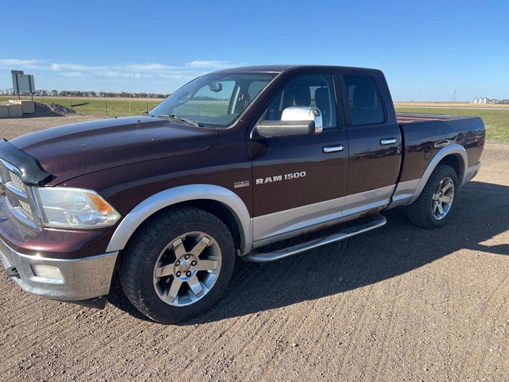 2012-dodge-ram-1500-laramie-pickup-image-1